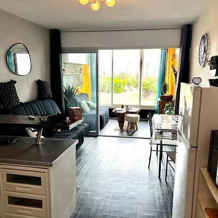 Vue Parking Gratuit Wifi Village De Noel * Le Barcarès